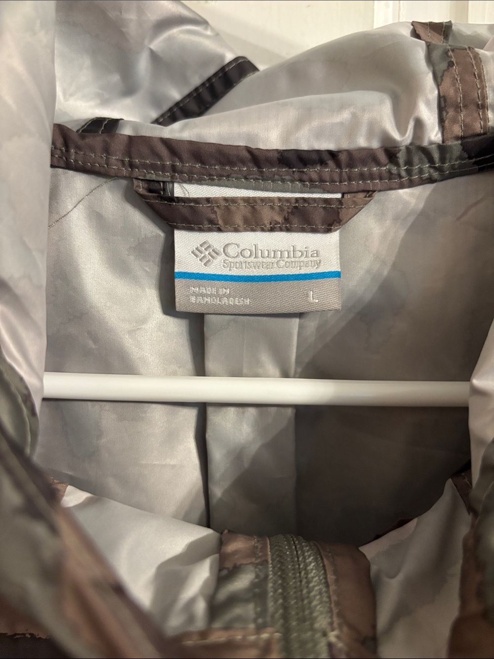 Columbia women’s Camo Hooded Rain Jacket - Green/Brown/Black - Picture 5 of 7